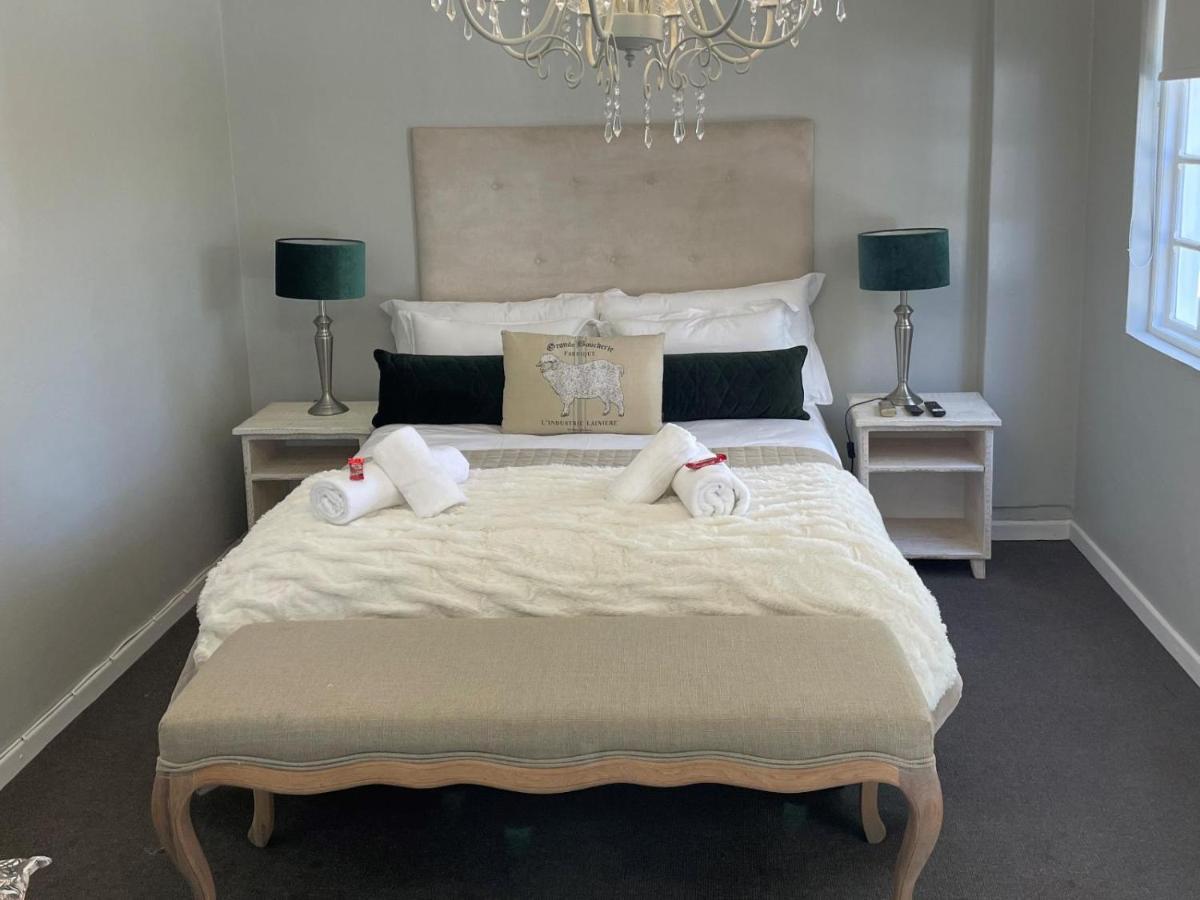 La Belle Guest House Блоемфонтейн Стая снимка